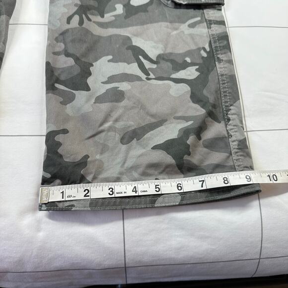 Abercrombie & Fitch Pants Womens 30 Short Green Gray Camo Relaxed Cargo Utility - Picture 13 of 13